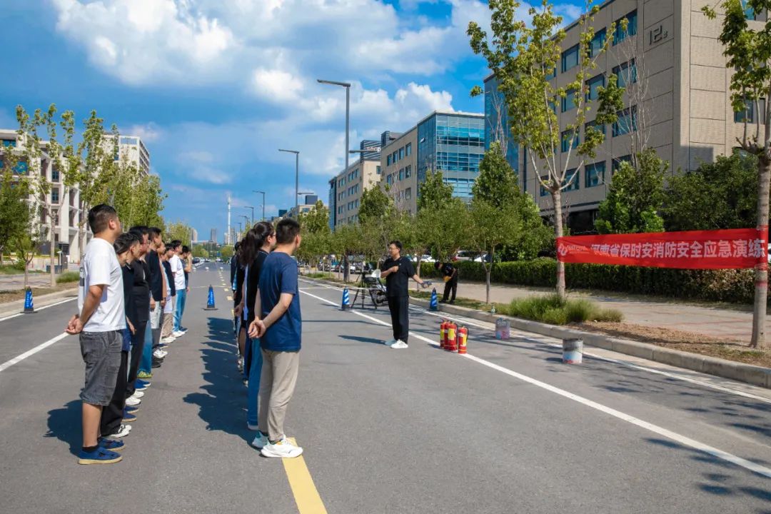 筑牢安全防线，保时安科技常态化开展消防应急演练。